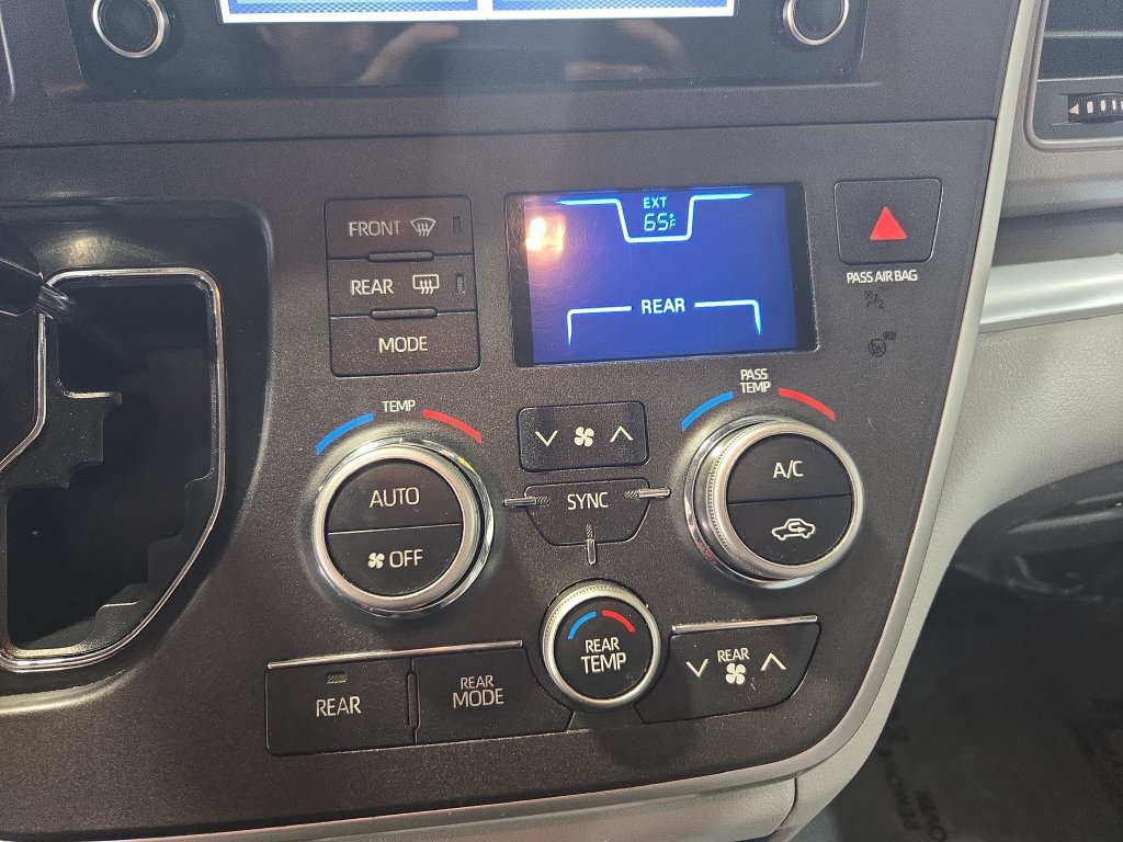 Used 2020 Toyota Sienna L FWD image 26