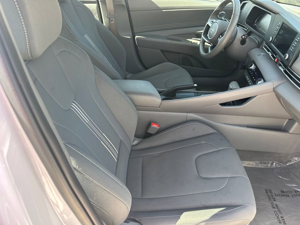 Certified 2025 Hyundai Elantra Sport image 13