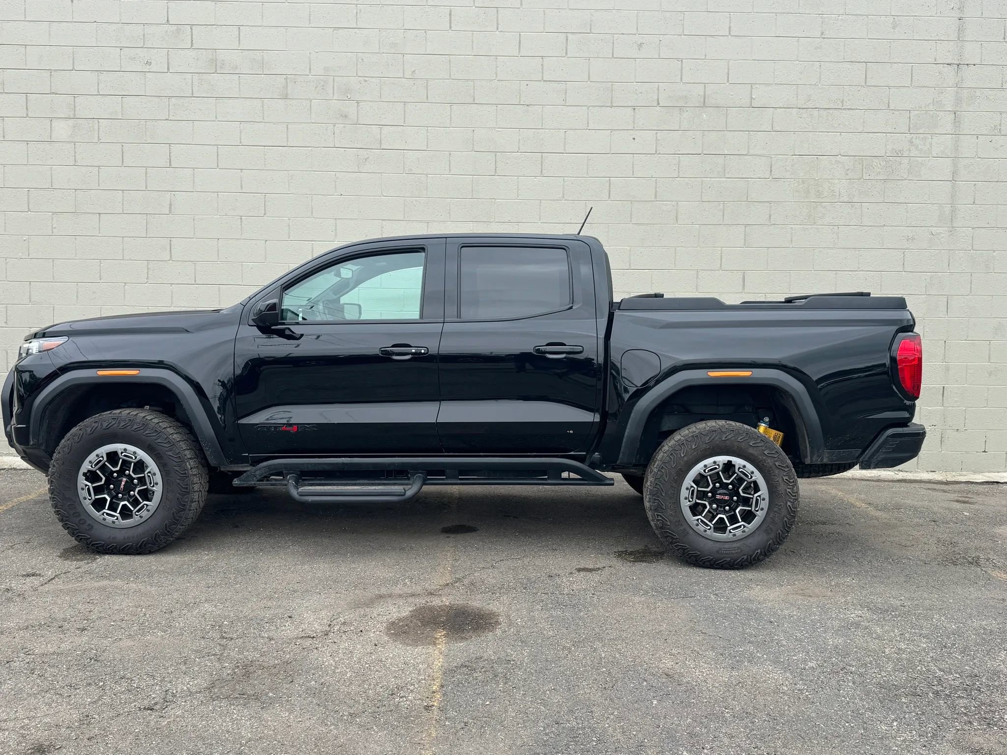 Used 2023 GMC Canyon AT4X w/ Edition 1 AWD/4WD image 2