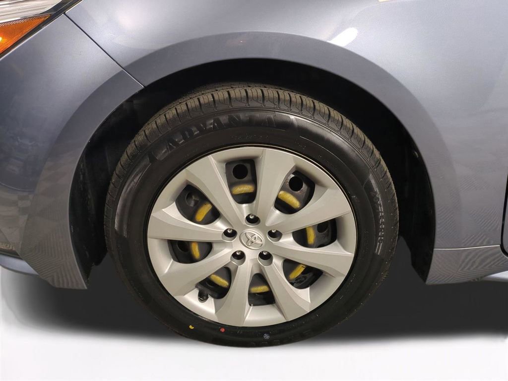 Used 2025 Toyota Corolla LE image 11