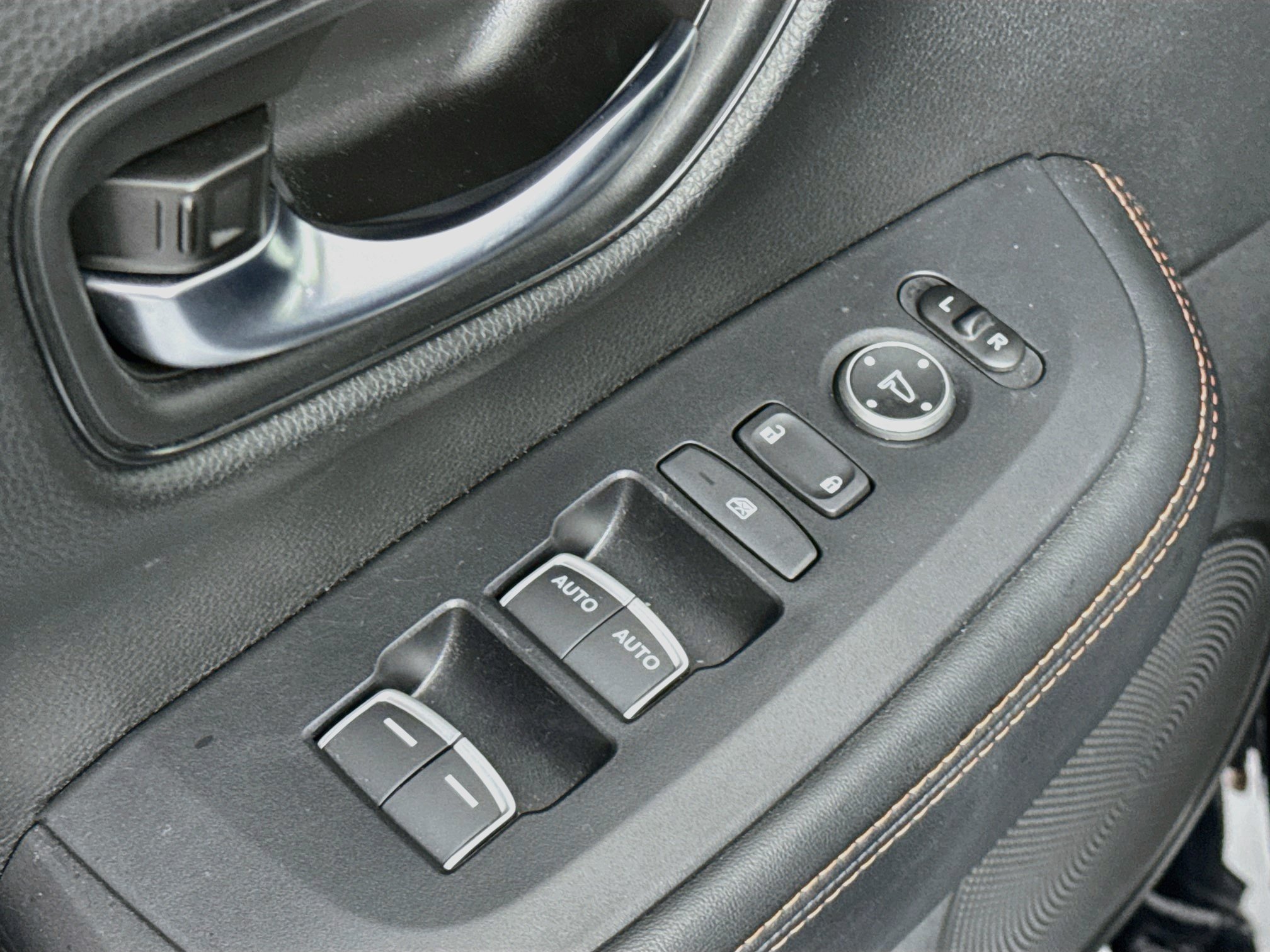 Certified 2025 Honda HR-V Sport image 17