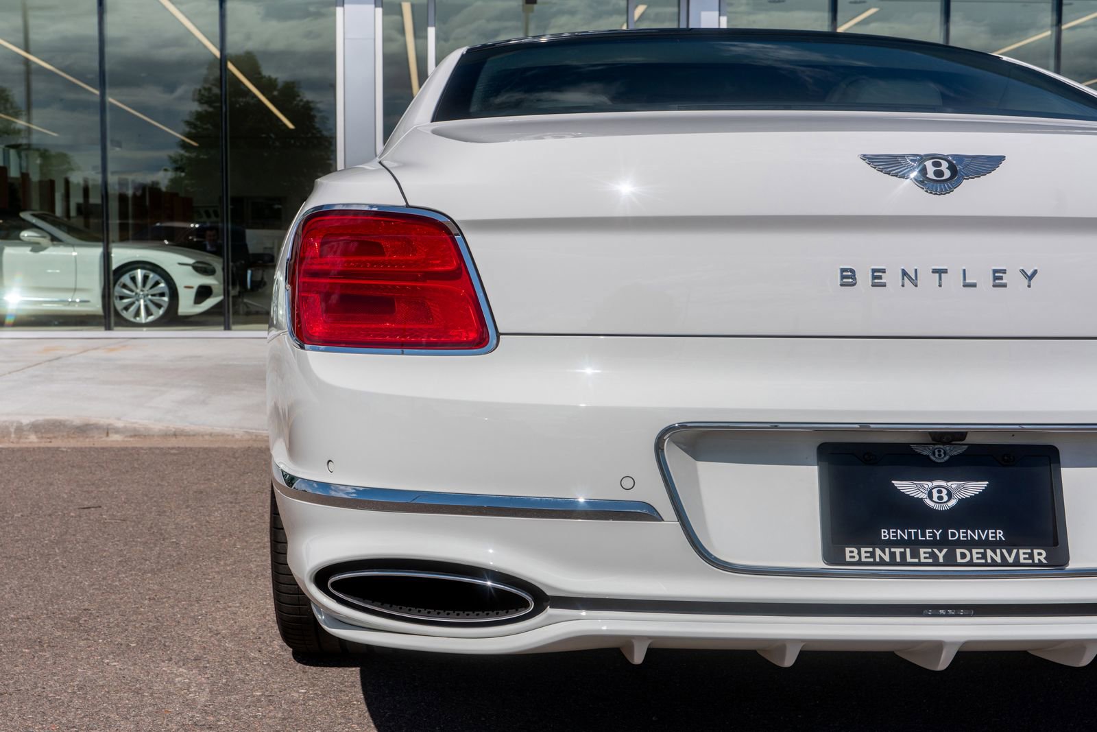 Certified 2025 Bentley Flying Spur Plug-In Hybrid image 15