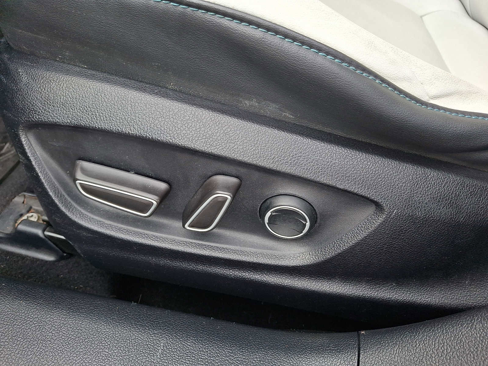 Used 2016 Toyota Prius Four image 11