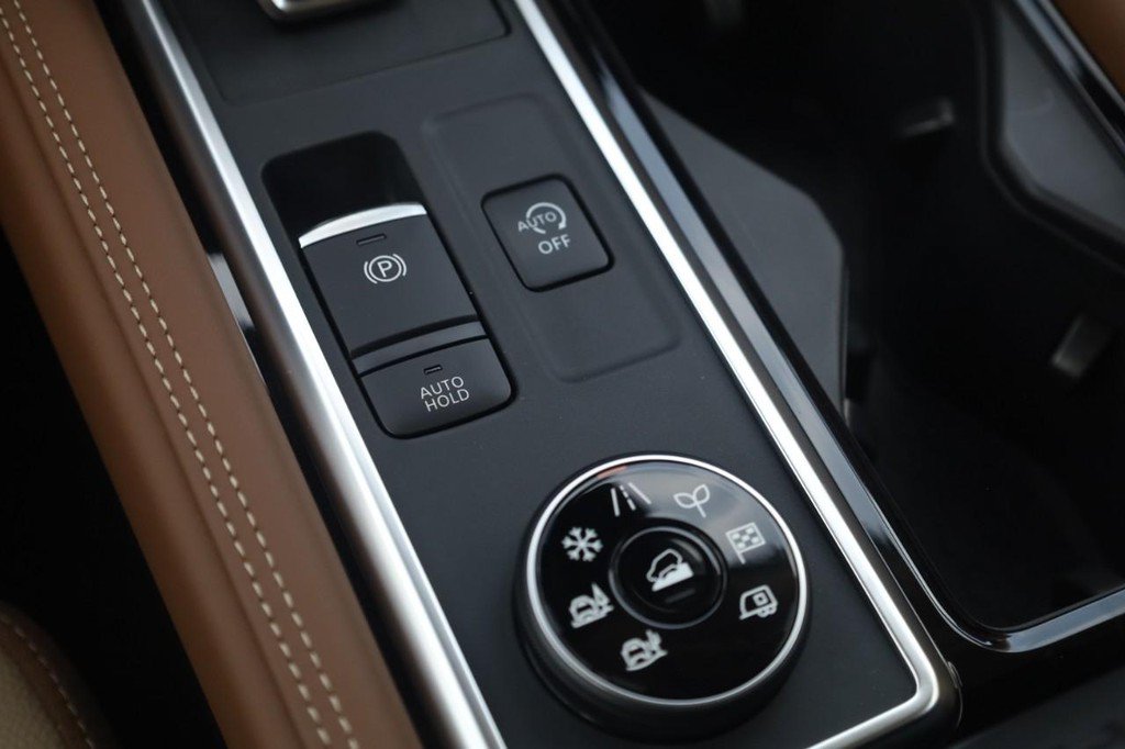 New 2026 Nissan Pathfinder Platinum AWD/4WD image 18