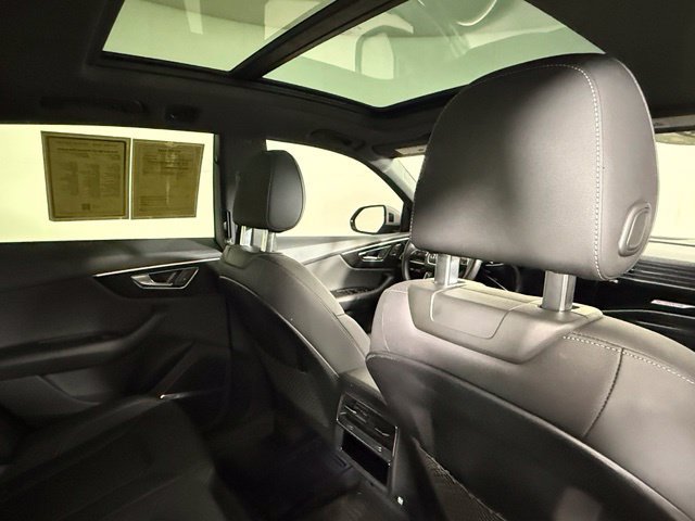 Used 2019 Audi Q8 Premium Plus w/ Premium Plus AWD/4WD image 28