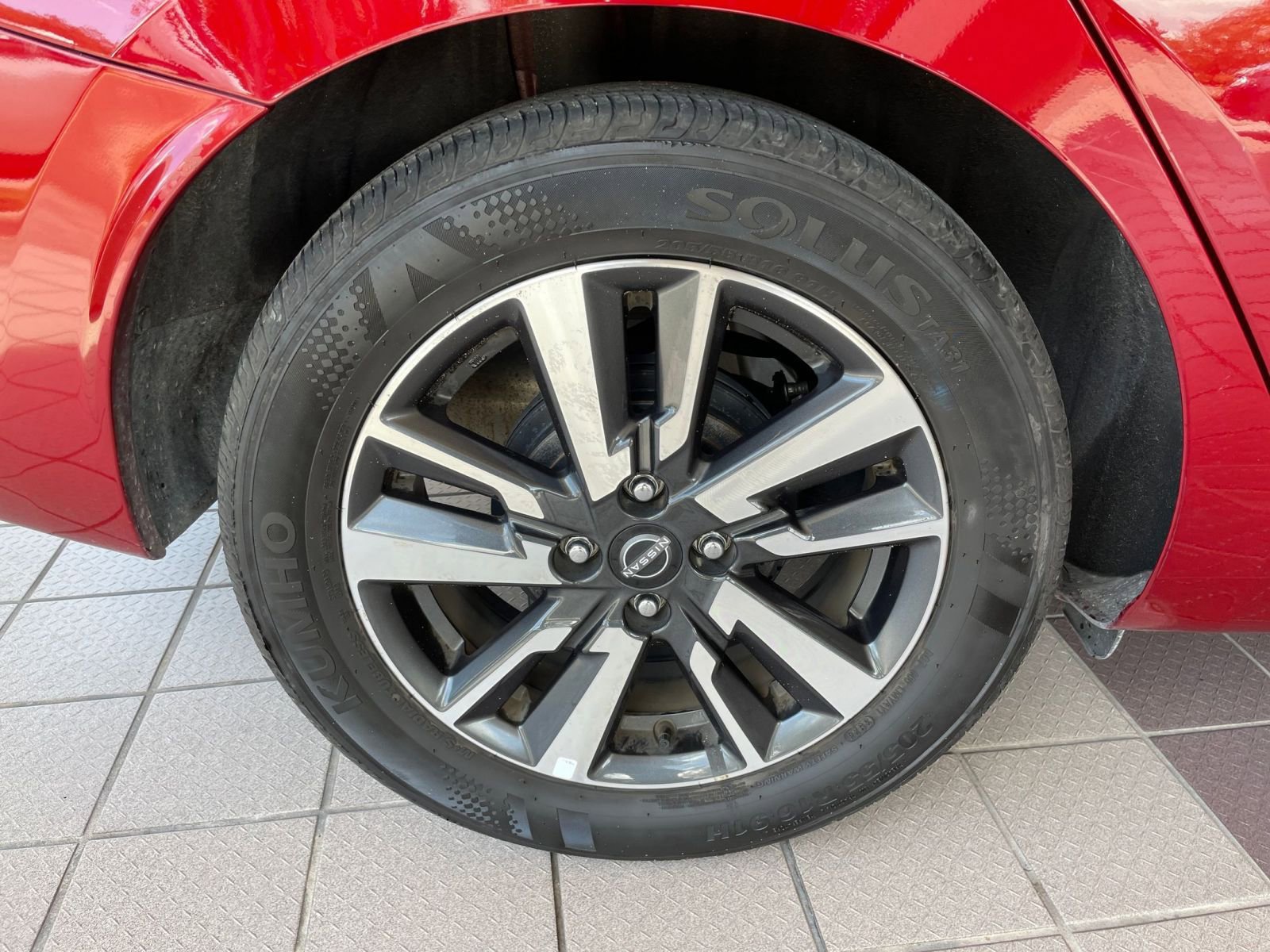 Used 2025 Nissan Versa SV image 28