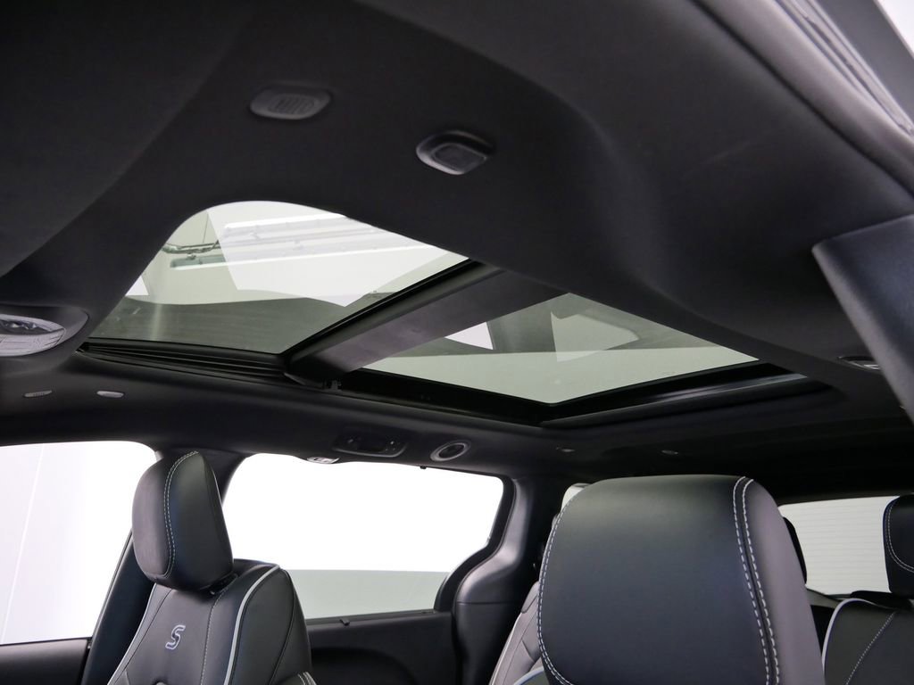 New 2026 Chrysler Pacifica Limited w/ S Appearance Package image 4