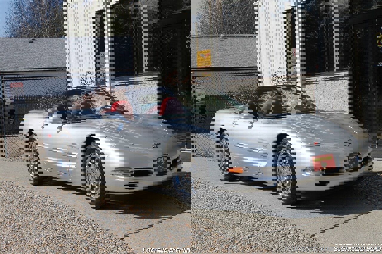 Used 2001 Chevrolet Corvette Convertible w/ Preferred Equipment Group2 image 17