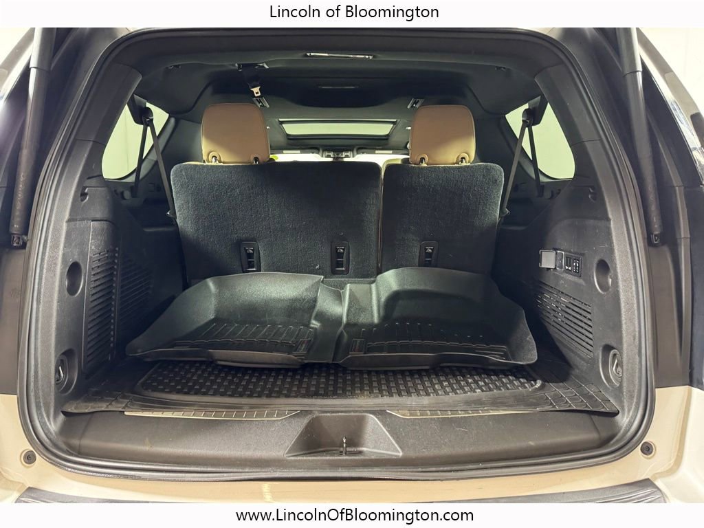 Used 2021 Chevrolet Suburban Premier w/ Premium Package image 28