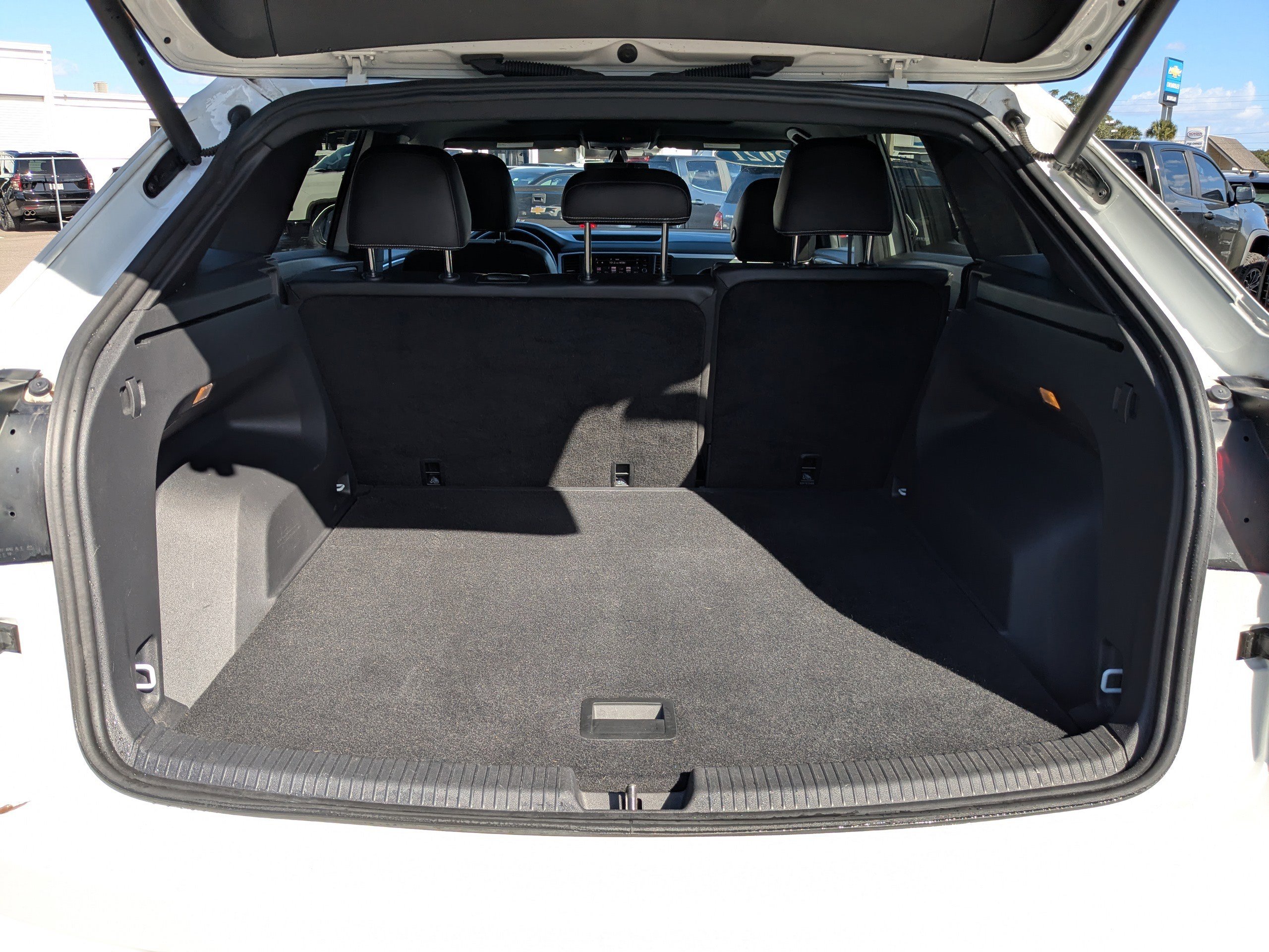 Used 2021 Volkswagen Atlas Cross Sport SE image 12