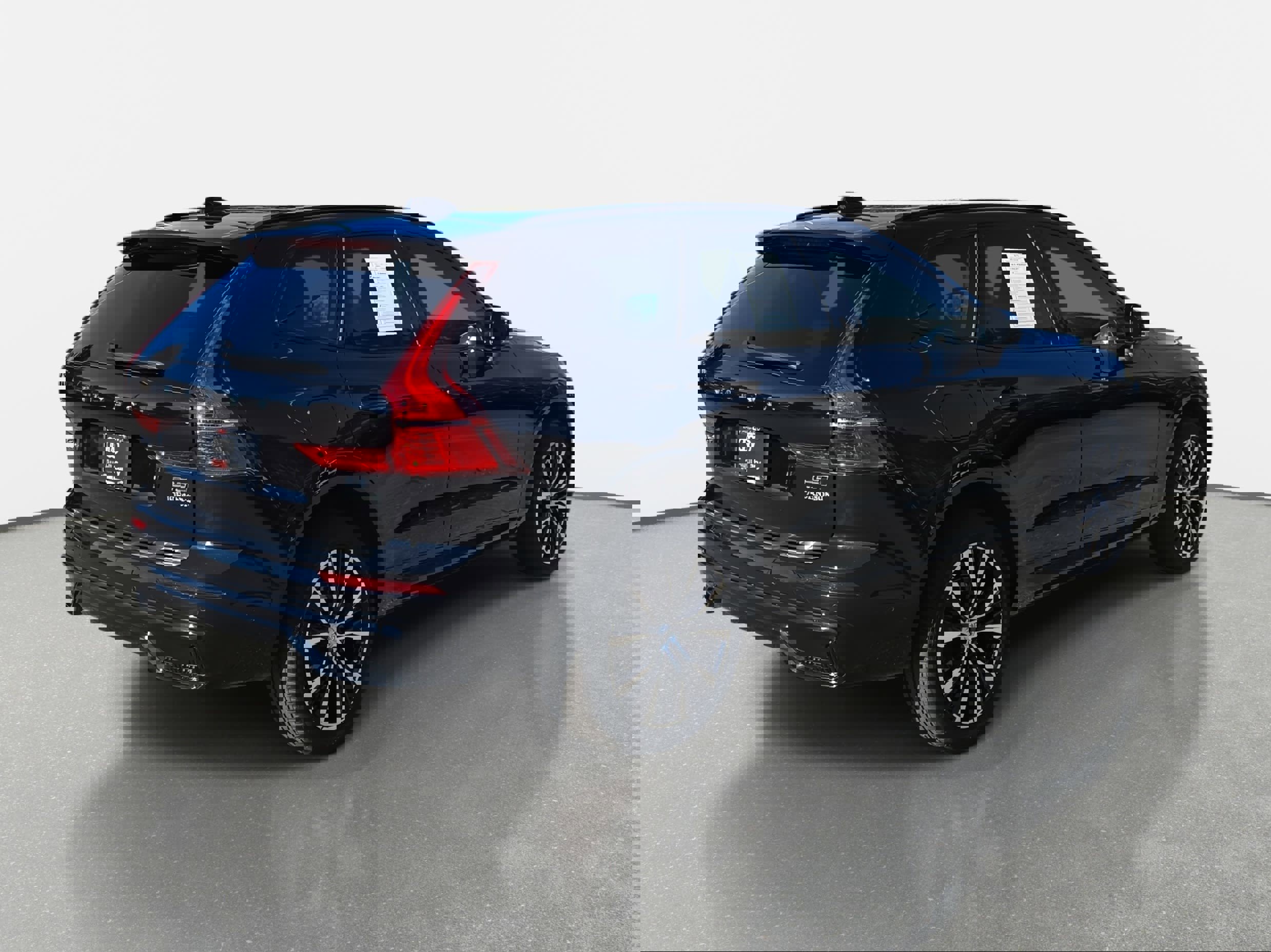 Used 2023 Volvo XC60 B5 Plus w/ Climate Package image 5