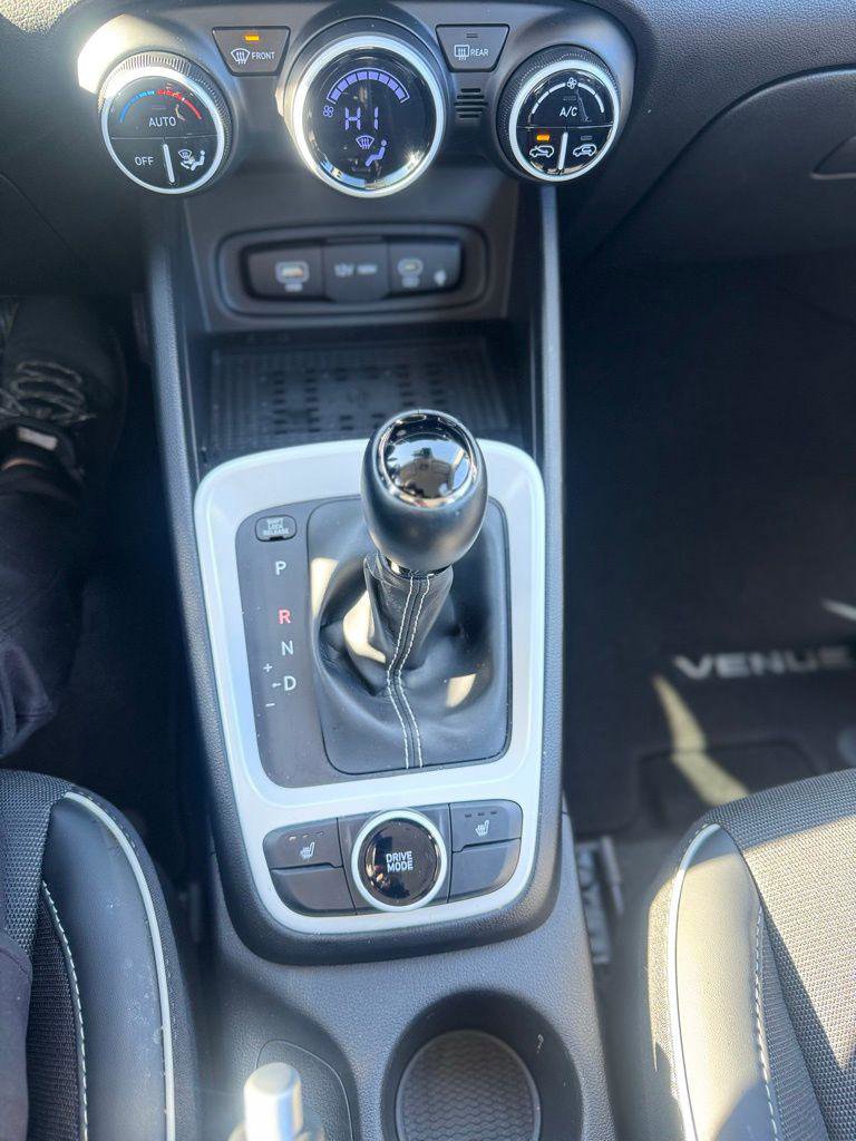 New 2025 Hyundai Venue Limited image 17