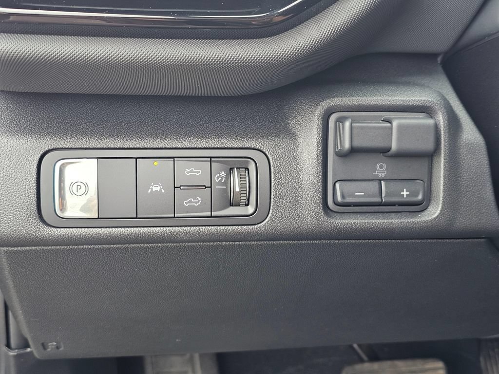 Used 2026 Chevrolet Silverado EV Trail Boss AWD/4WD image 24