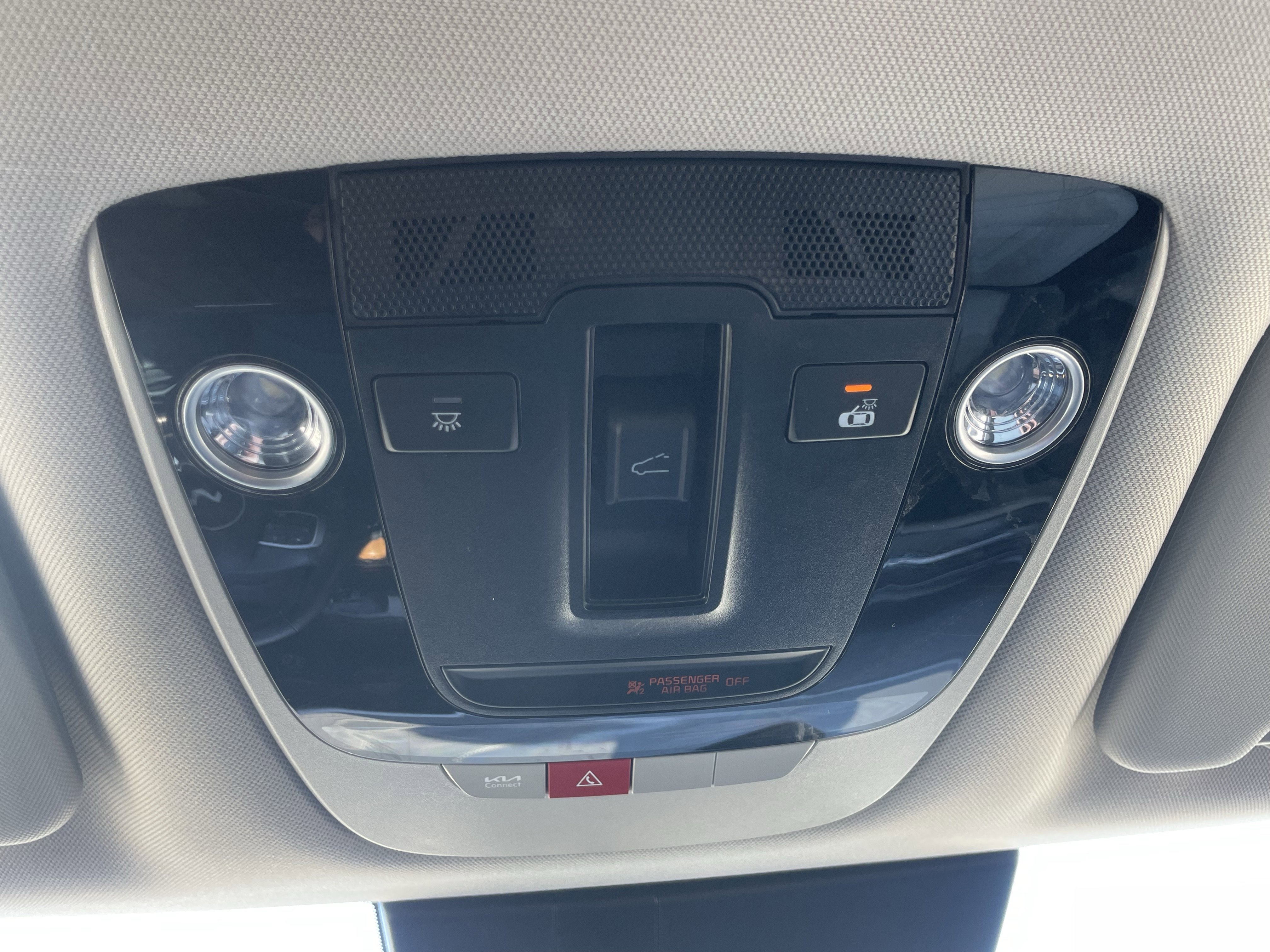 Used 2025 Kia Sportage EX w/ Premium Package image 3