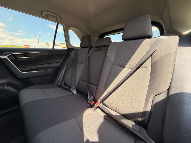 Used 2021 Toyota RAV4 XLE image 16