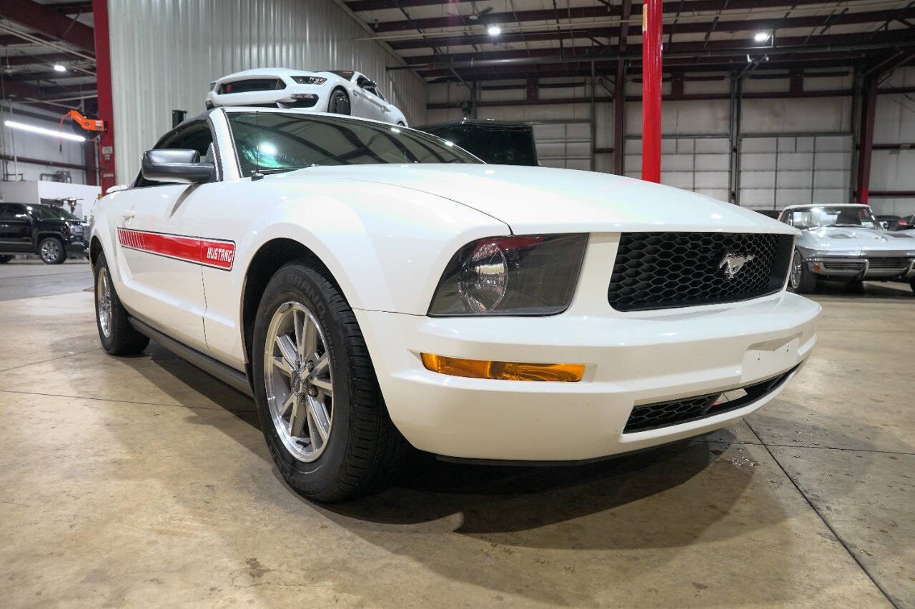 Used 2005 Ford Mustang Premium image 24