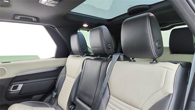 Used 2024 Land Rover Discovery Dynamic SE image 32