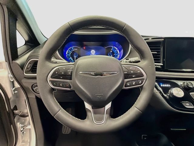 Used 2026 Chrysler Pacifica Select FWD image 9
