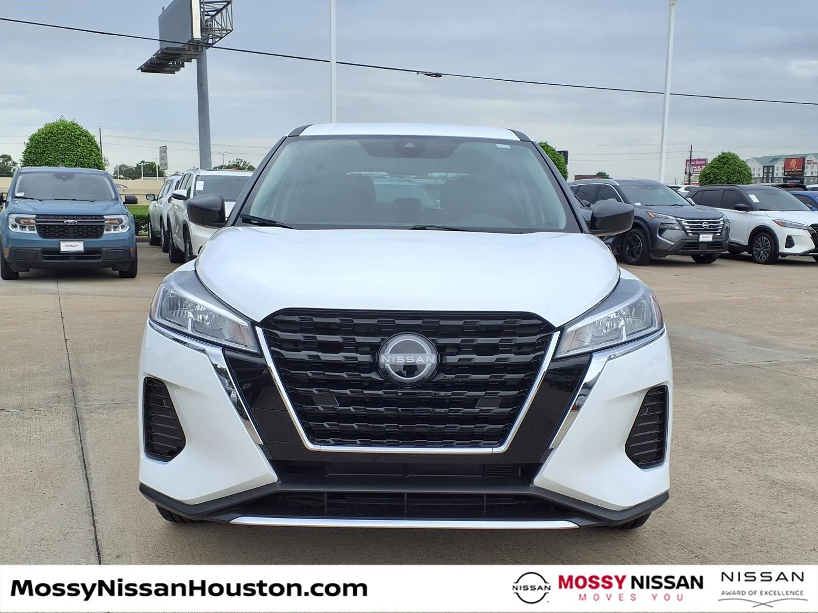 Used 2024 Nissan Kicks S image 3