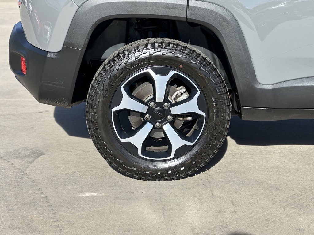 Used 2020 Jeep Renegade Trailhawk w/ UConnect 8.4 Nav Group image 32