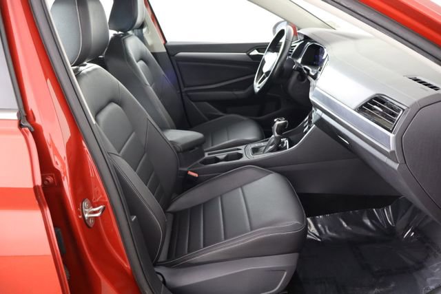Used 2023 Volkswagen Jetta SE w/ Panoramic Sunroof Package image 19