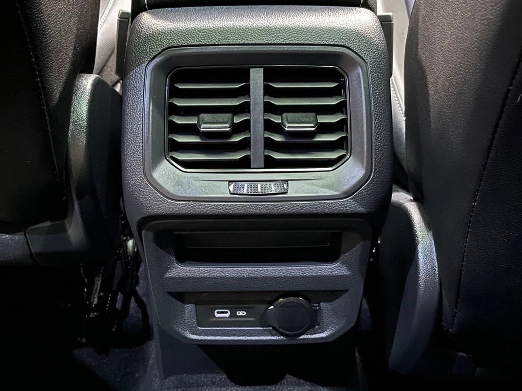 Certified 2023 Volkswagen Tiguan SE R-Line AWD/4WD image 11