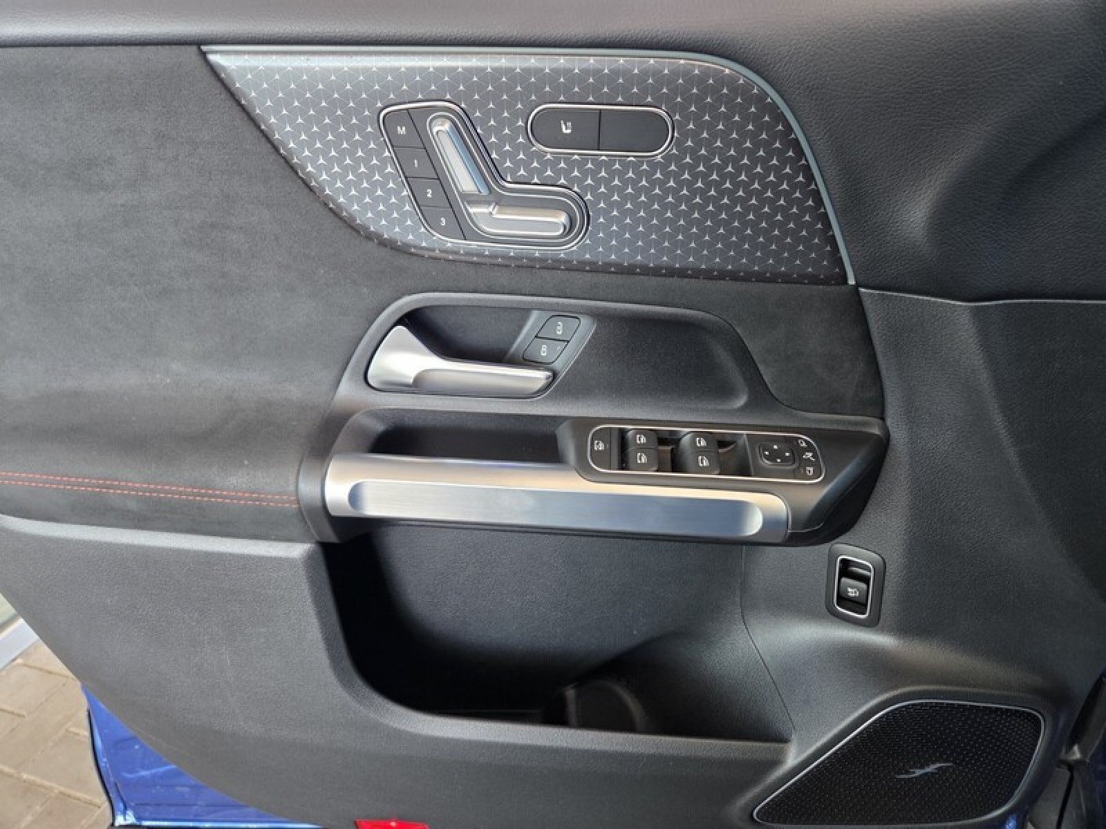 Used 2024 Mercedes-Benz GLB 250 image 23