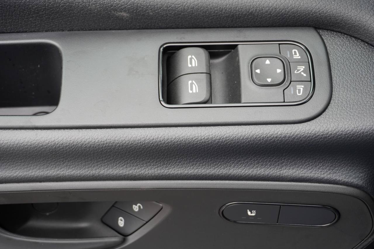 Used 2025 Mercedes-Benz Sprinter 2500 image 9