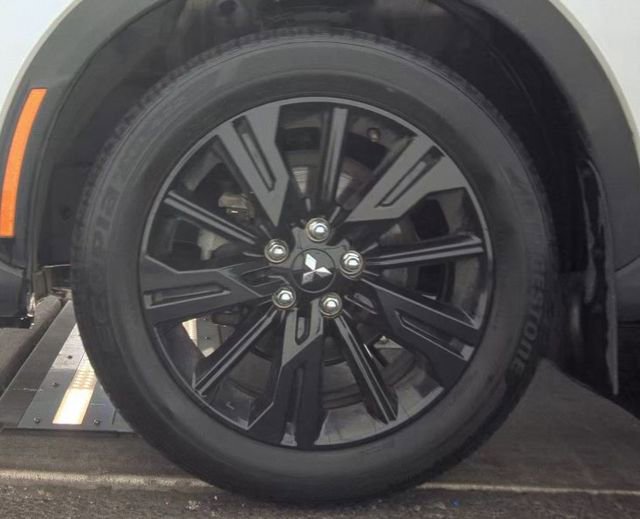 Used 2023 Mitsubishi Eclipse Cross LE AWD/4WD image 6