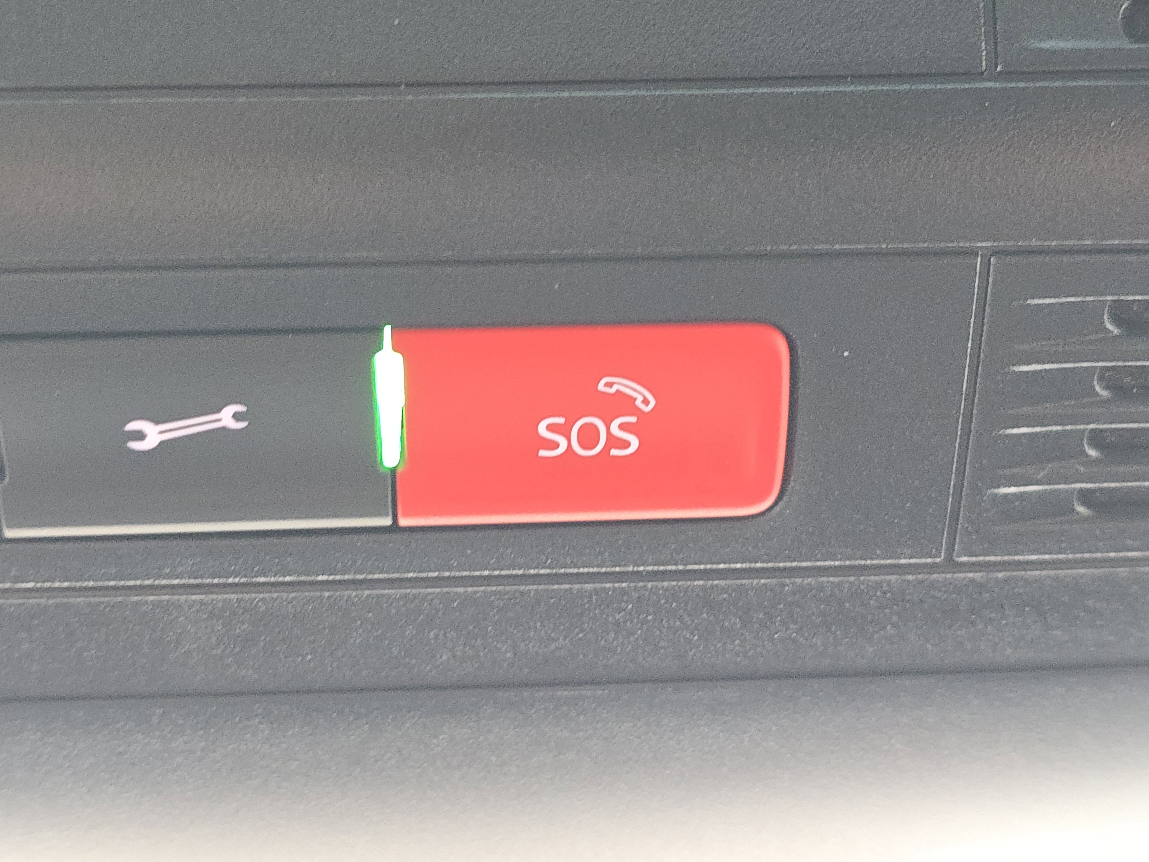 Certified 2023 Volkswagen Tiguan SE R-Line image 25