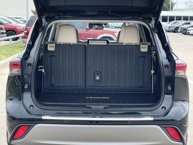 Used 2024 Toyota Highlander Platinum FWD image 28