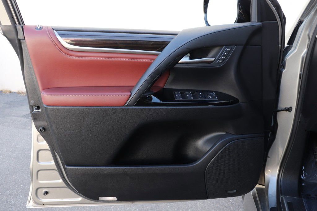 Used 2019 Lexus LX 570 4WD w/ Luxury Package image 38