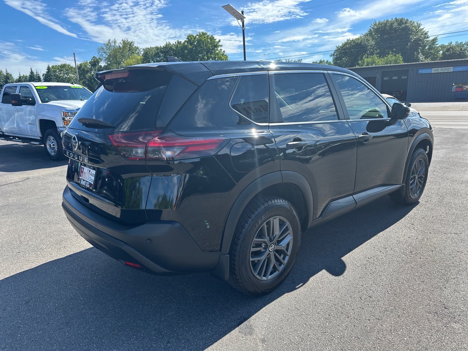 Used 2021 Nissan Rogue S FWD image 3