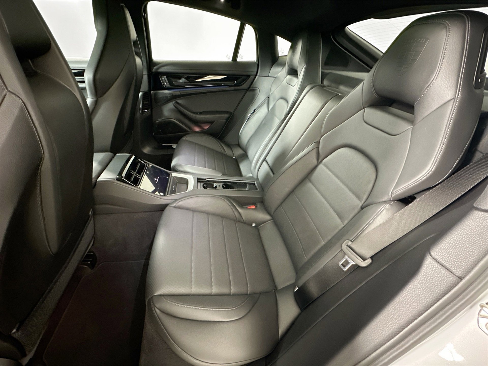 Certified 2025 Porsche Panamera image 25