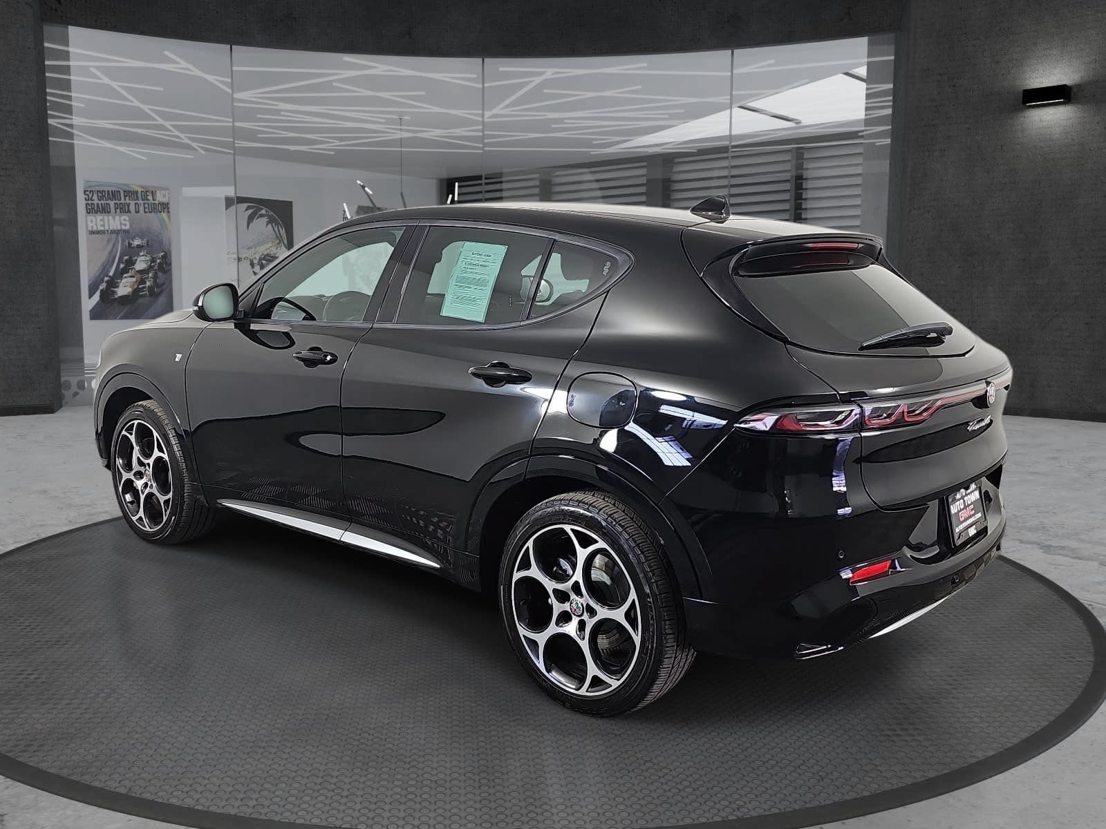 Used 2024 Alfa Romeo Tonale Ti w/ Premium Interior Package AWD/4WD image 7