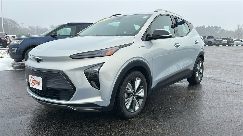 Used 2022 Chevrolet Bolt EUV LT w/ Convenience Package image 3