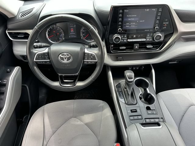Used 2020 Toyota Highlander LE AWD/4WD image 13