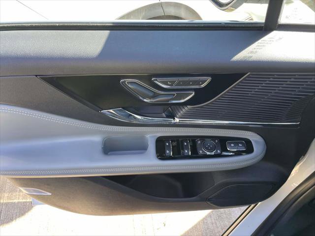 Used 2022 Lincoln Corsair AWD w/ Equipment Group 101A image 15