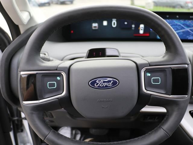 Used 2025 Ford Expedition Active image 24