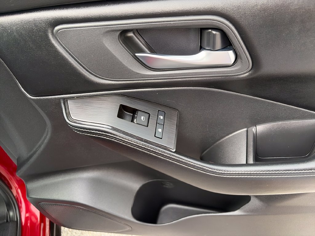Used 2025 Nissan Rogue SV FWD image 39