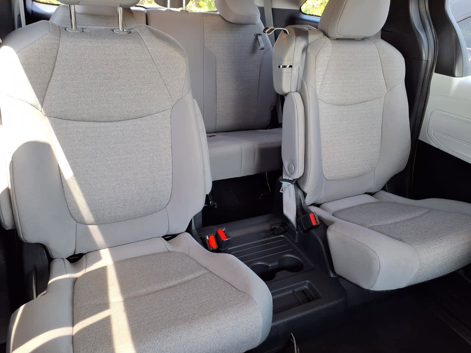 Certified 2025 Toyota Sienna LE FWD image 21