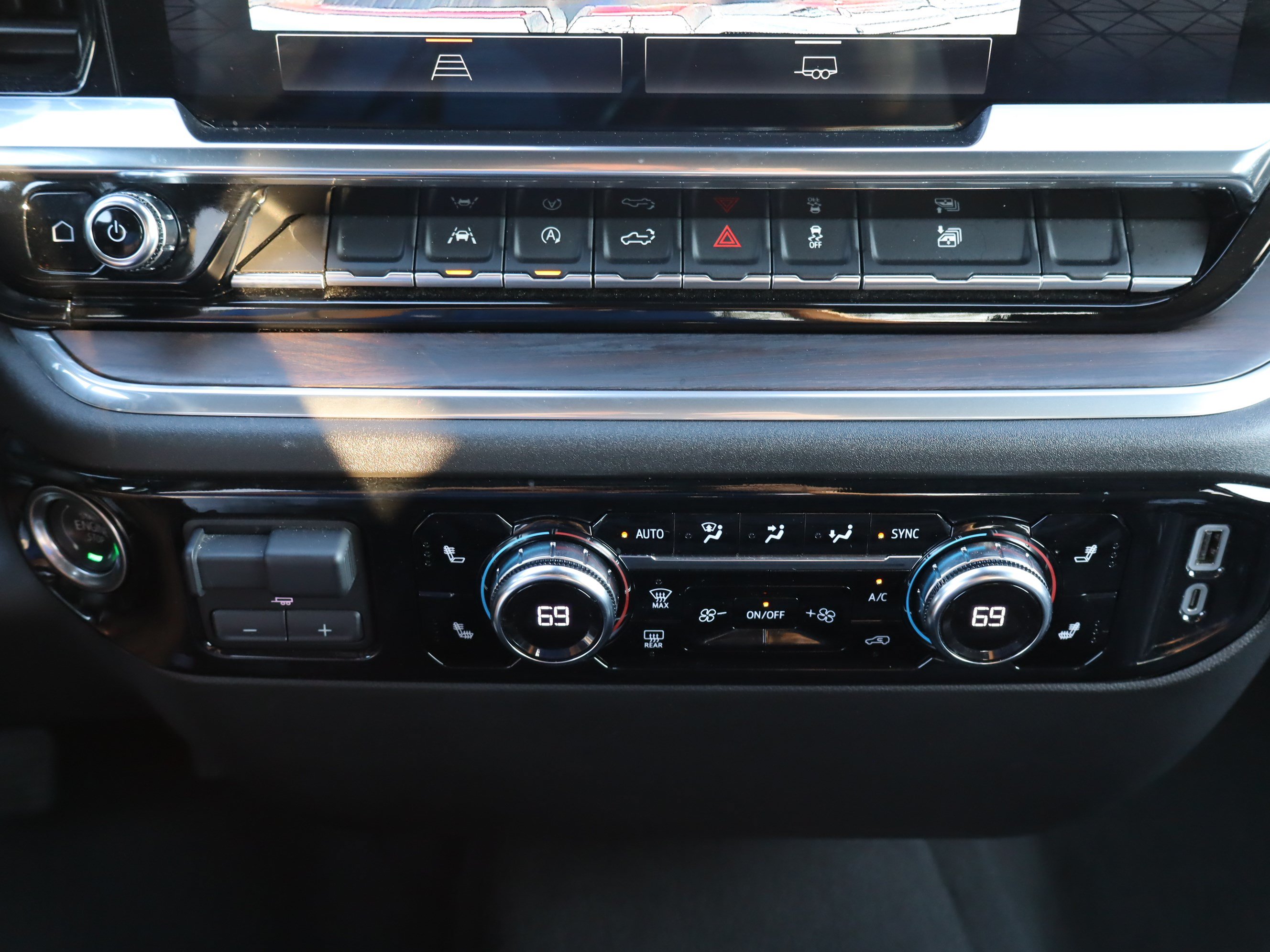 Used 2025 GMC Sierra 1500 SLT AWD/4WD image 28