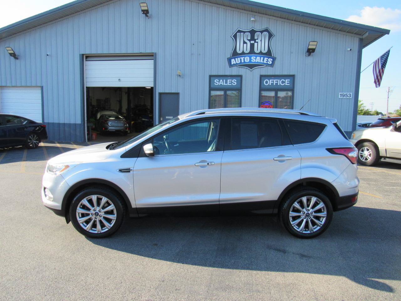 Used 2017 Ford Escape Titanium w/ Equipment Group 301A AWD/4WD image 3