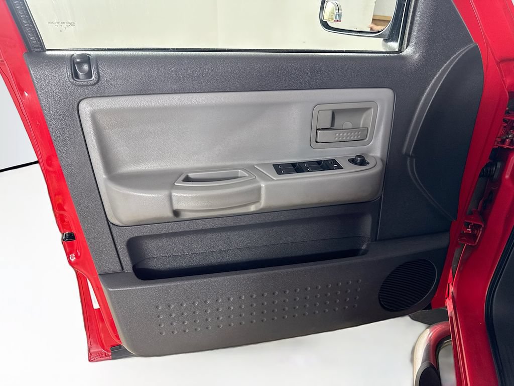 Used 2010 Dodge Dakota SXT w/ Trailer Tow Group AWD/4WD image 11