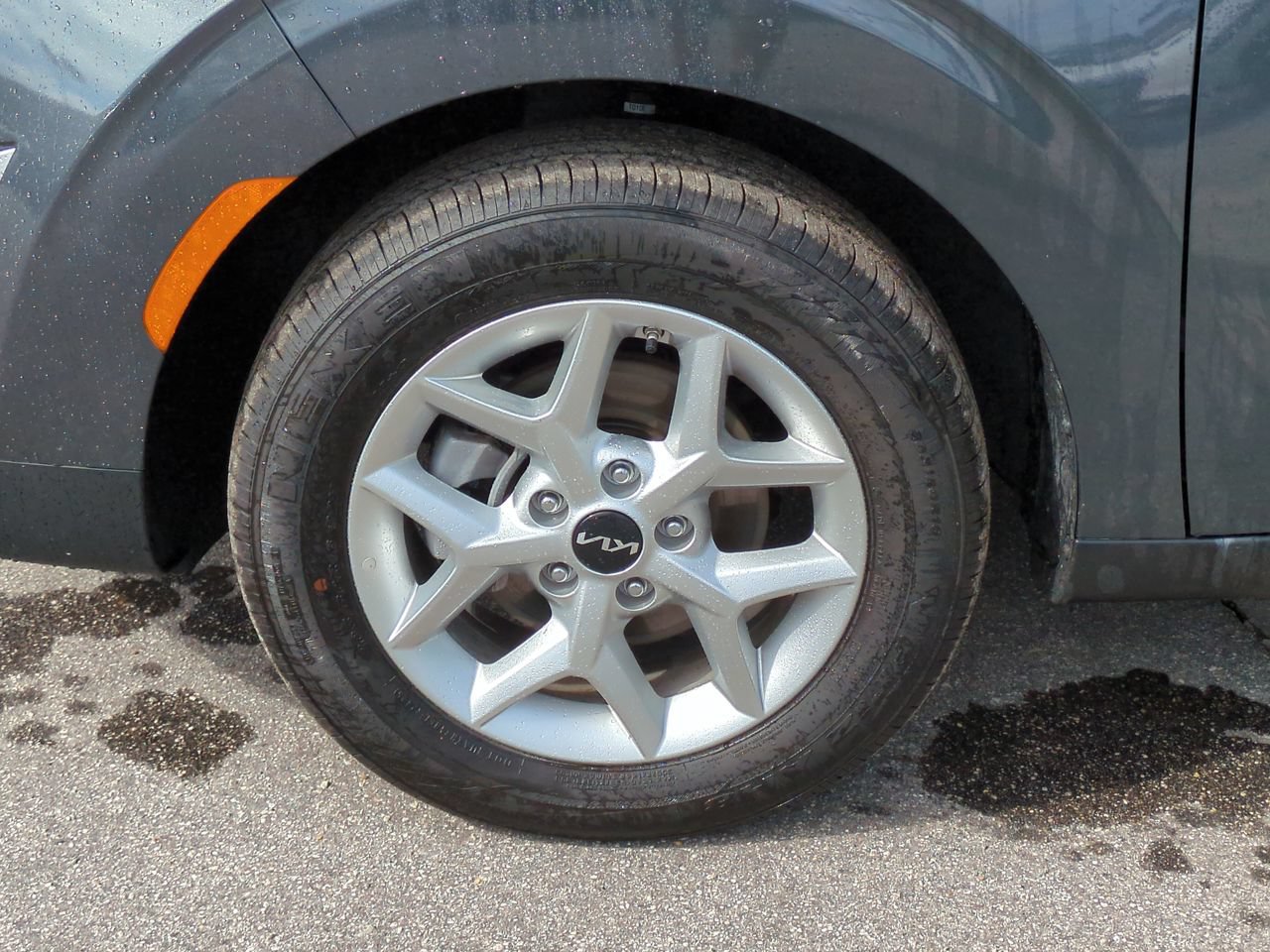 Certified 2025 Kia Soul LX w/ LX Technology Package FWD image 11
