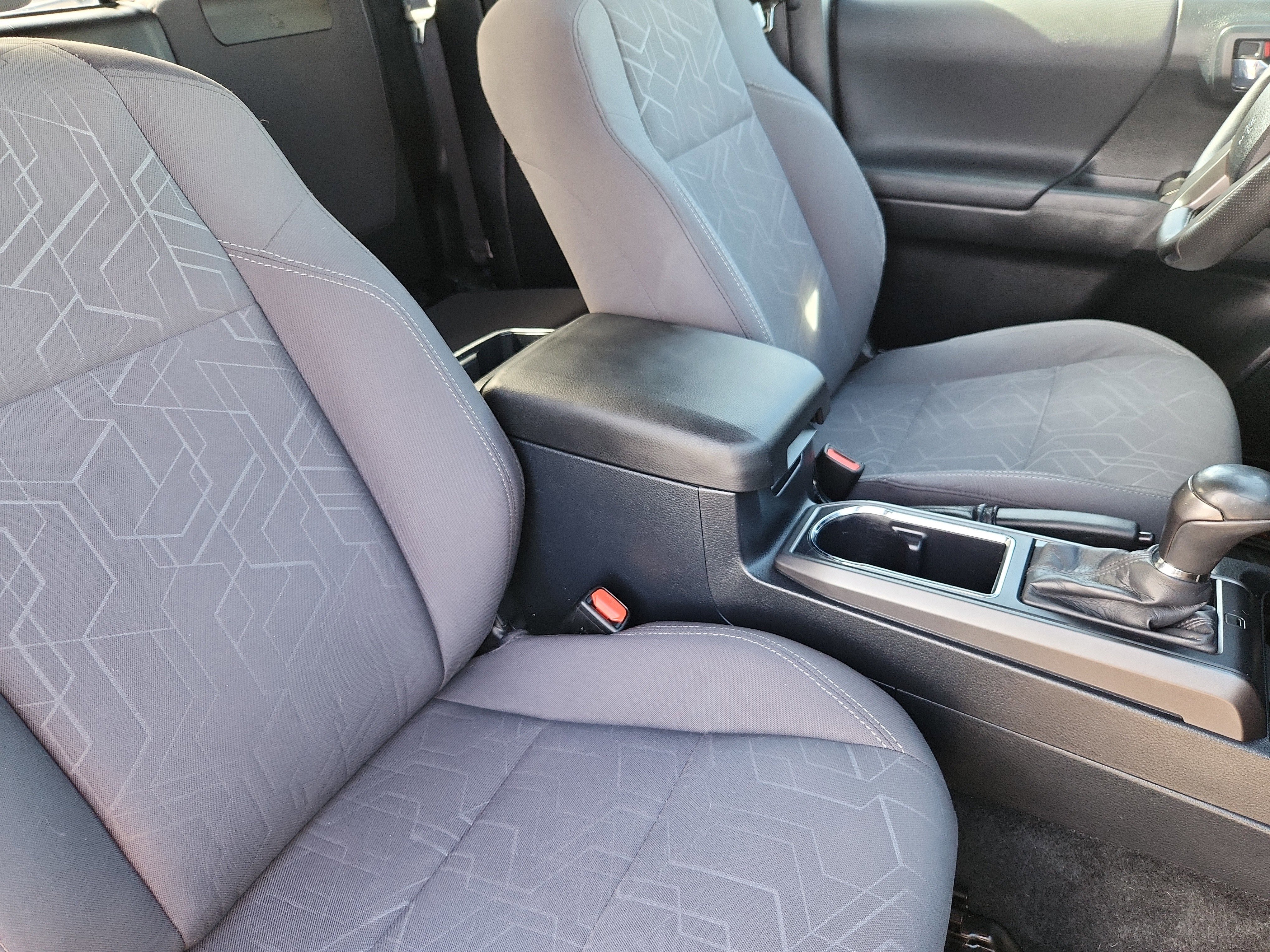 Used 2016 Toyota Tacoma TRD Off-Road w/ Premium & Technology Package image 12