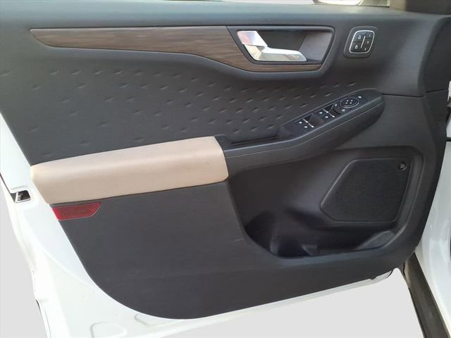 Used 2020 Ford Escape Titanium image 23