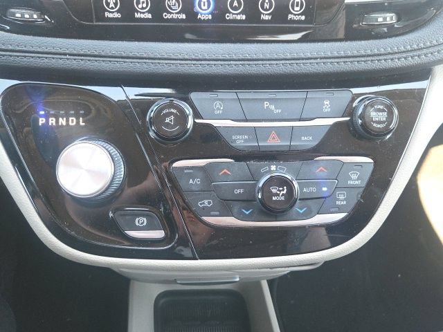 Used 2017 Chrysler Pacifica Limited w/ UConnect Theater Package FWD image 34