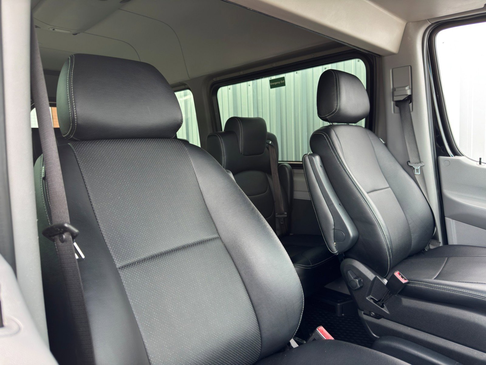 Used 2018 Mercedes-Benz Sprinter 2500 image 25