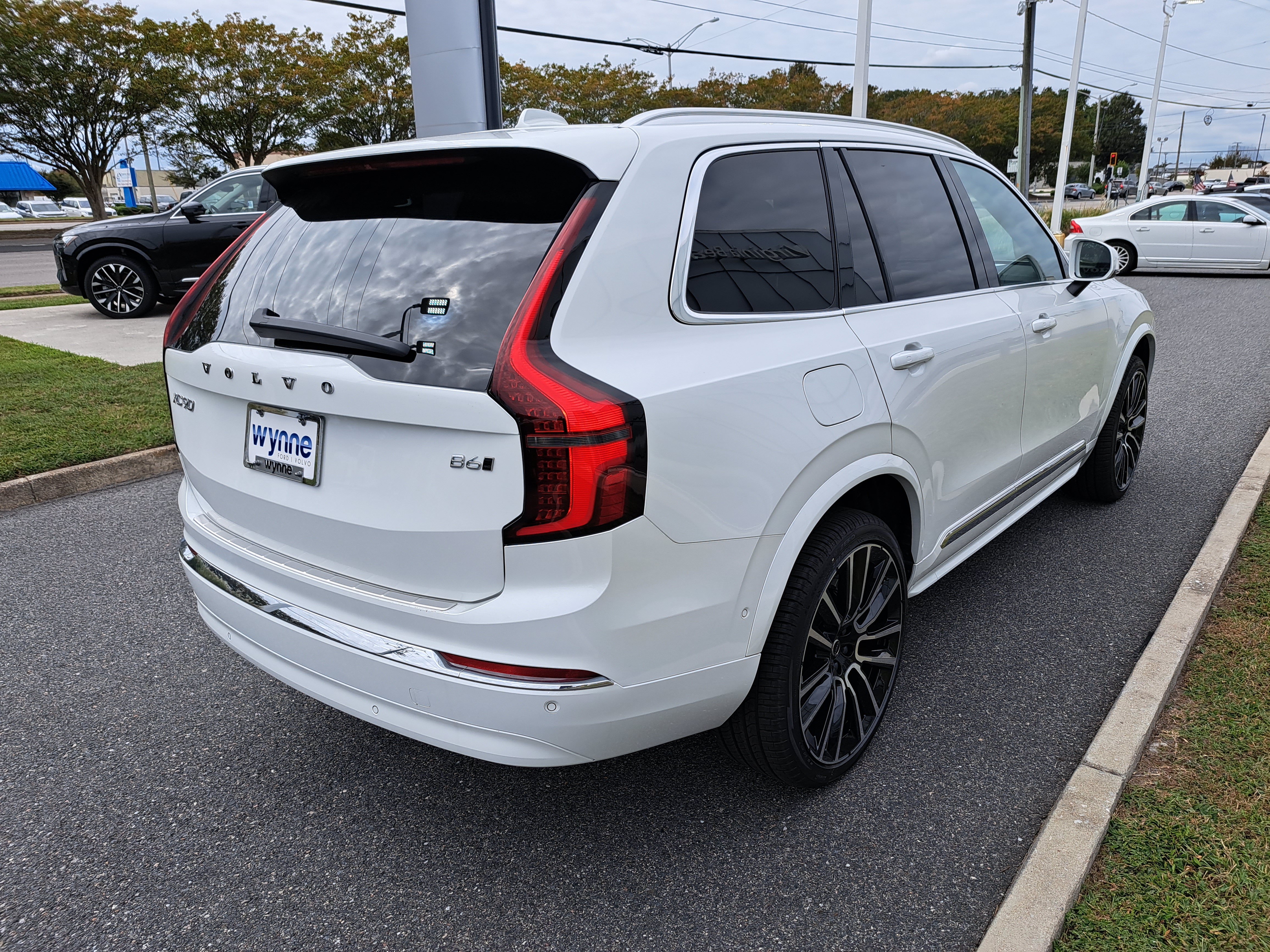 New 2027 Volvo XC90 B6 Plus AWD/4WD image 3